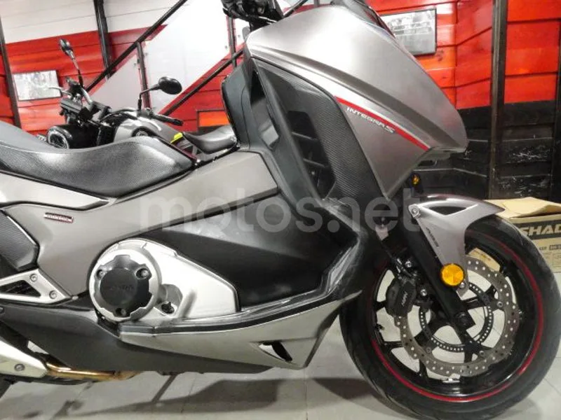 Honda Integra 750 S - Vista 4