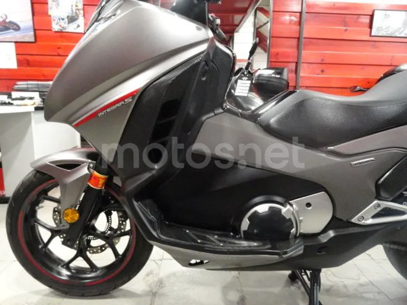 Honda Integra 750 S - Vista 6
