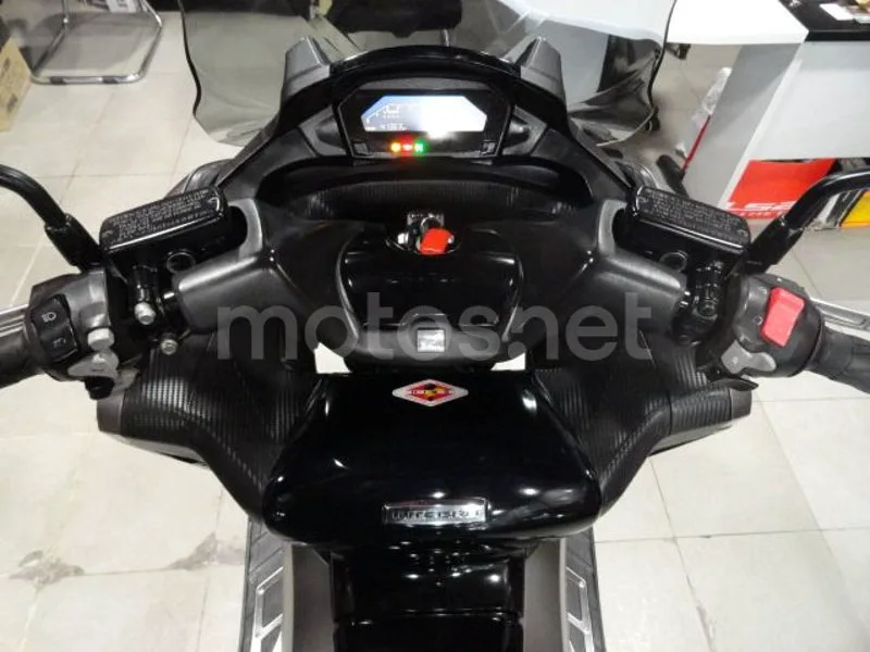 Honda Integra 750 S - Vista 10