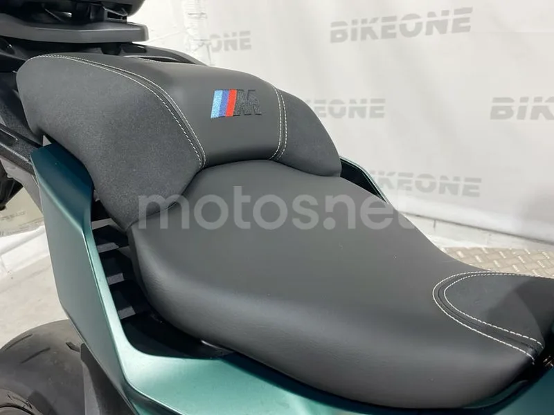 BMW M 1000 XR - Vista 13