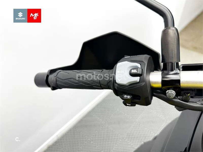 Suzuki V-Strom 650XT - Vista 11