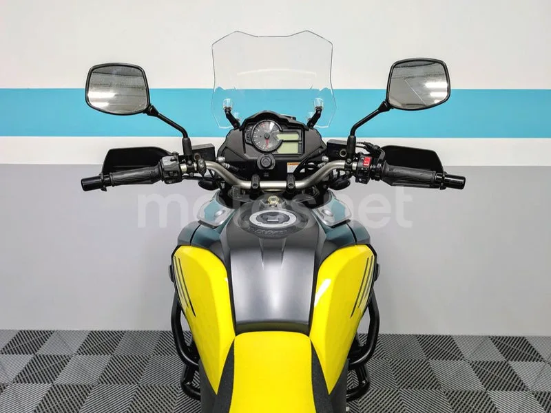Suzuki V-Strom 1000XT - Vista 8