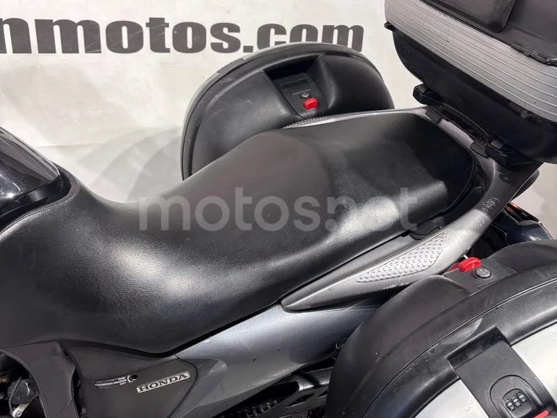Honda XL700V Transalp - Vista 14