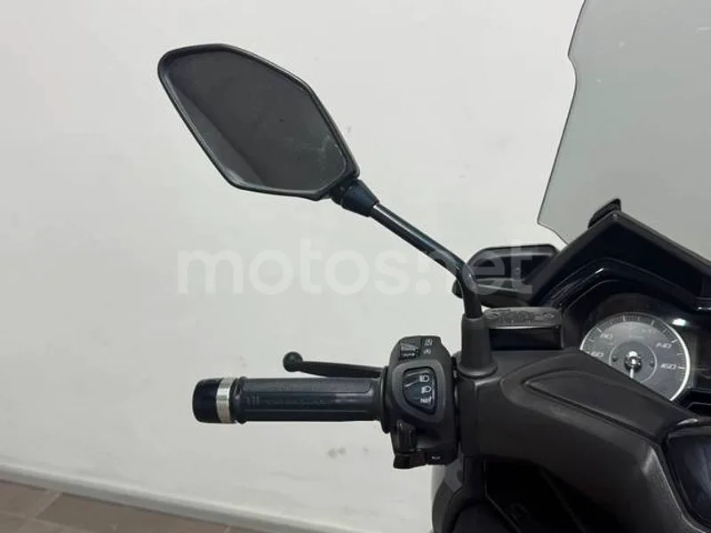 Yamaha XMAX 125 - Vista 11