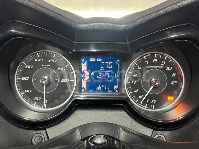 Yamaha XMAX 125 - Vista 13