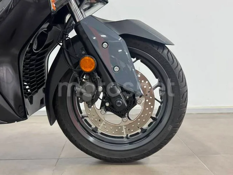 Yamaha XMAX 125 - Vista 10