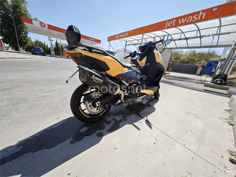 Yamaha TMAX - Vista 3