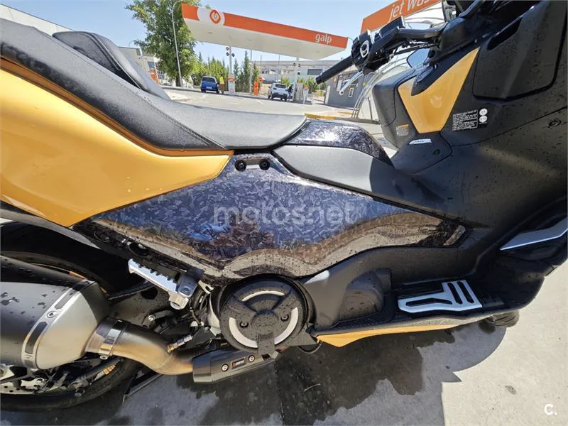 Yamaha TMAX - Vista 4