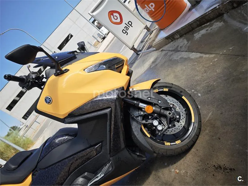 Yamaha TMAX - Vista 8