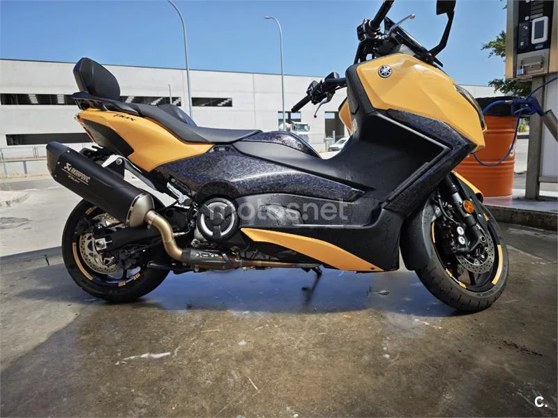 Yamaha TMAX - Vista 9