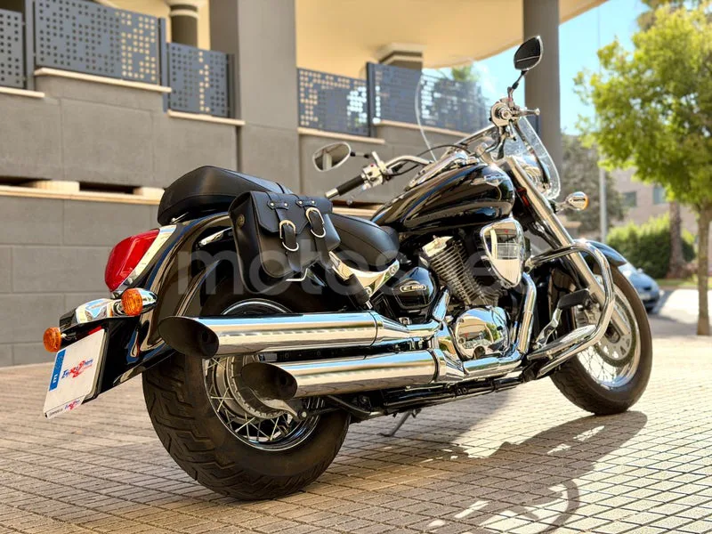 Suzuki Intruder C800 - Vista 20