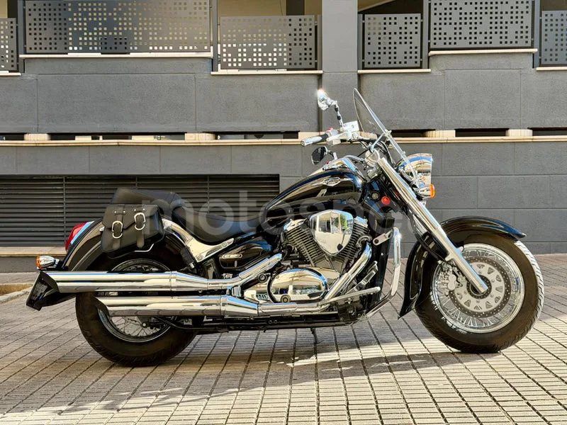 Suzuki Intruder C800 - Vista 21