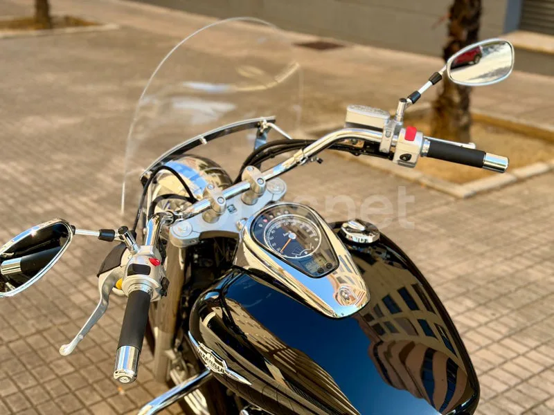 Suzuki Intruder C800 - Vista 32