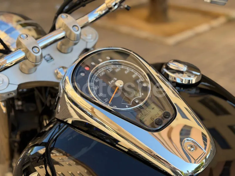 Suzuki Intruder C800 - Vista 40