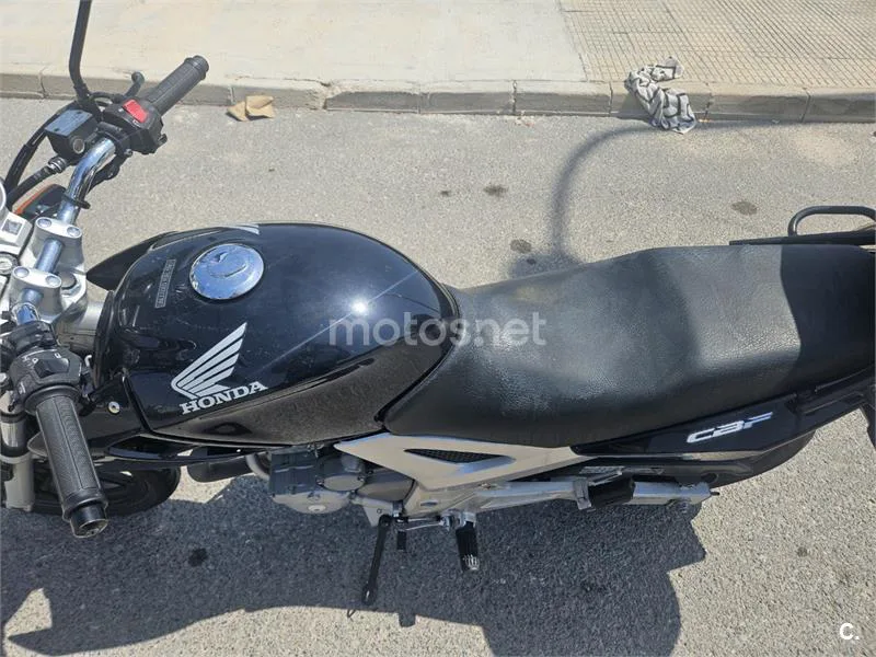 Honda CBF250 - Vista 3