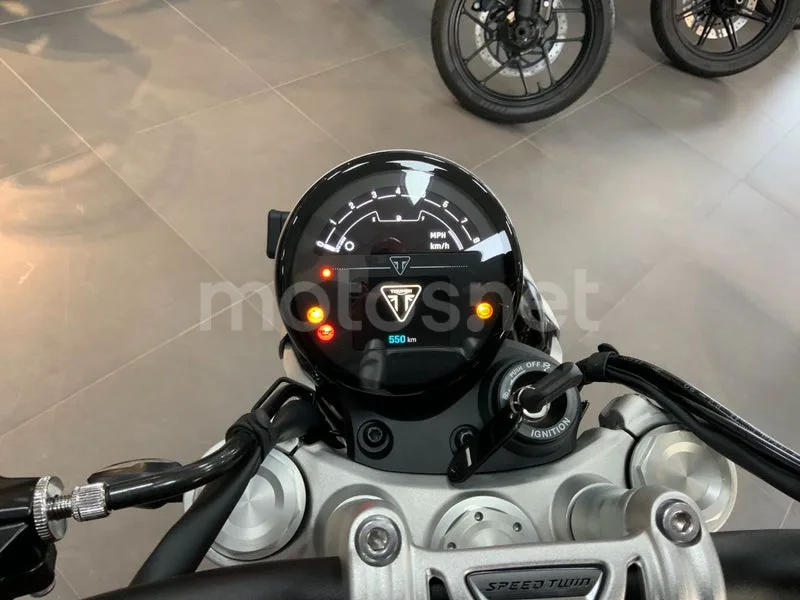 Triumph Speed Twin 1200 - Vista 11