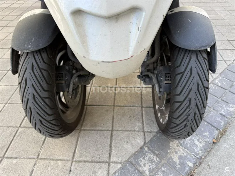 Piaggio MP3 Yourban 300 LT Sport - Vista 12