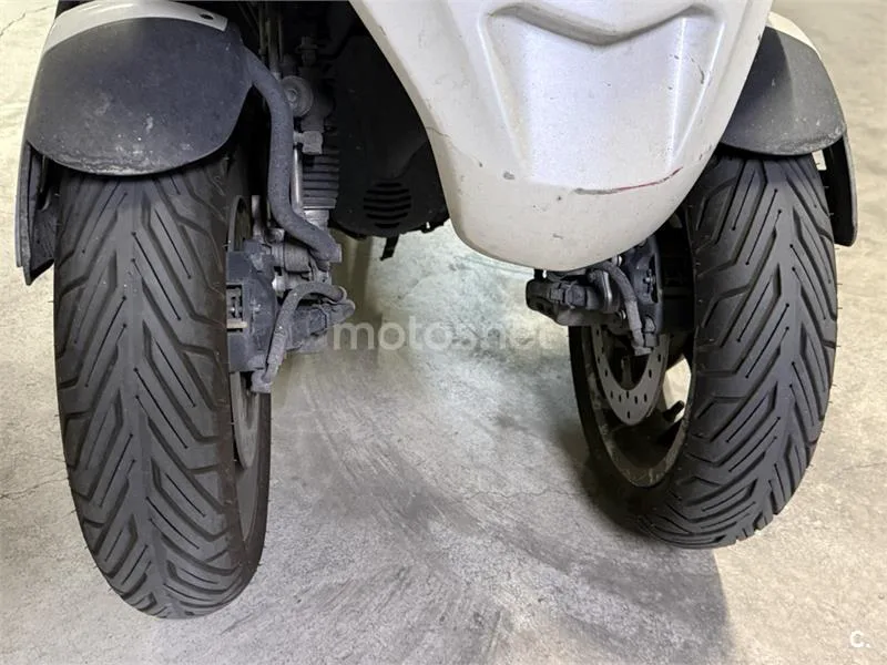 Piaggio MP3 Yourban 300 LT Sport - Vista 4