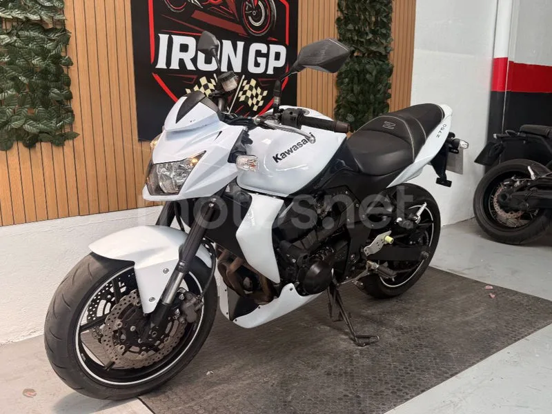 Kawasaki Z750 - Vista 5