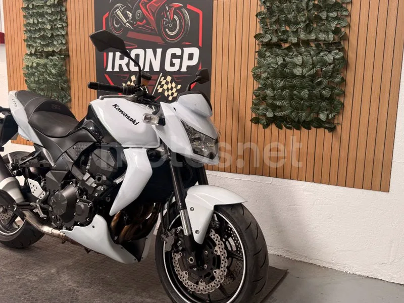 Kawasaki Z750 - Vista 9