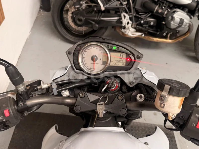 Kawasaki Z750 - Vista 10
