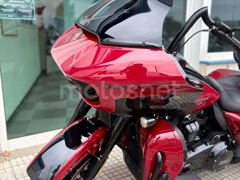 Harley-Davidson Road Glide - Vista 24
