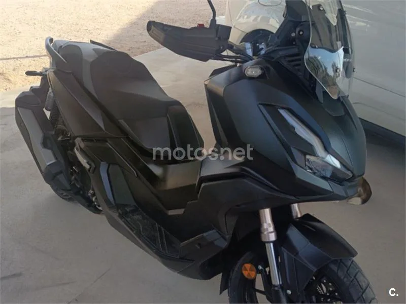 Honda ADV350 - Vista 4