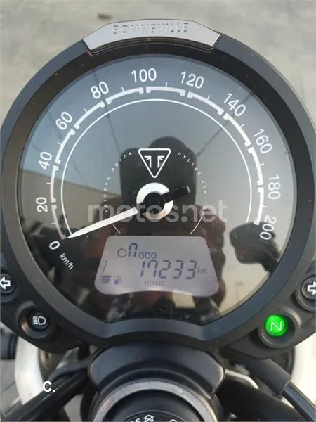 Triumph Street Twin - Vista 5