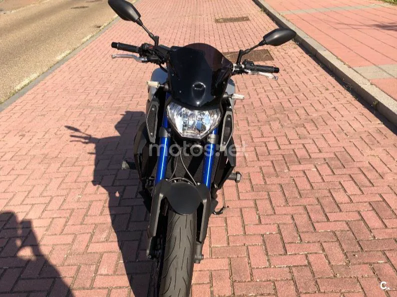 Yamaha MT-09 - Vista 12