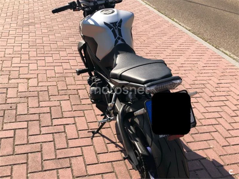 Yamaha MT-09 - Vista 14