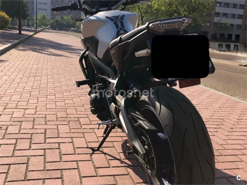Yamaha MT-09 - Vista 15