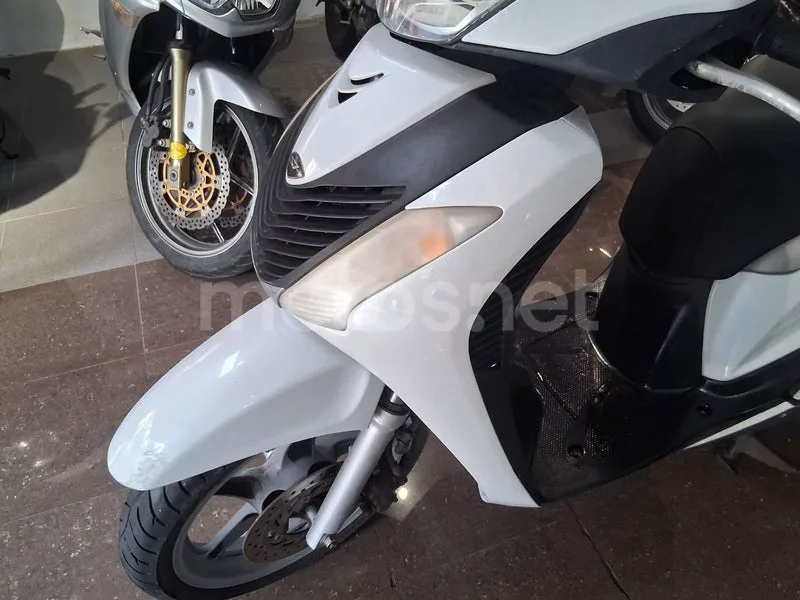 Honda SH125i - Vista 13