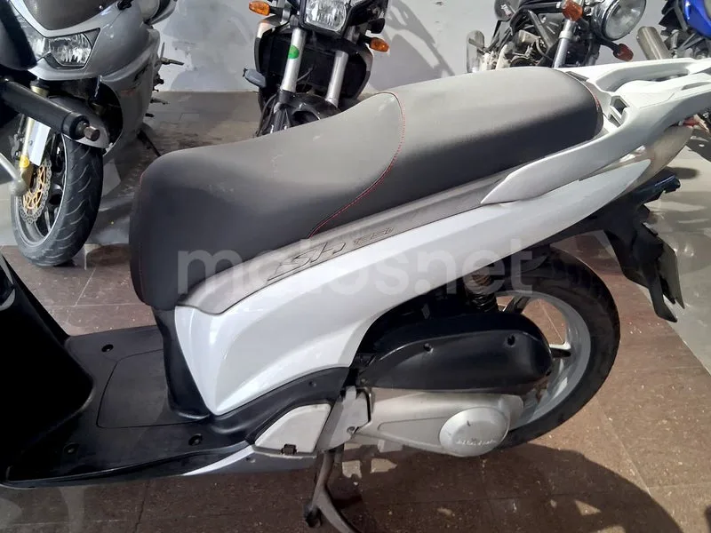 Honda SH125i - Vista 14