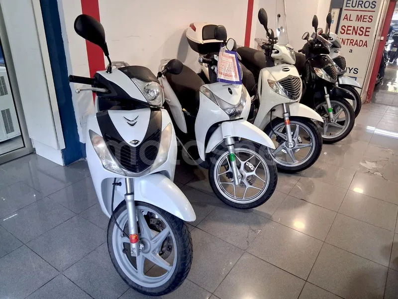 Honda SH125i - Vista 22