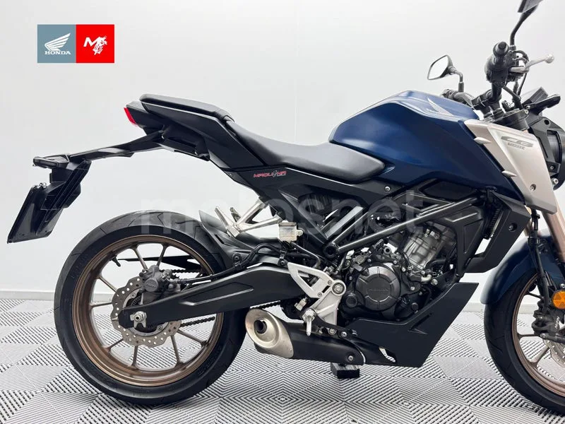 Honda CB125R - Vista 4
