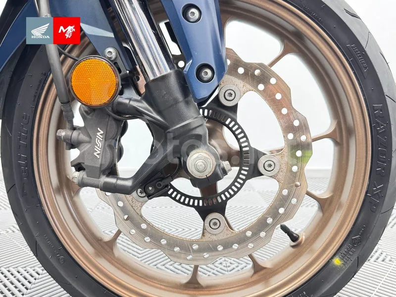 Honda CB125R - Vista 9