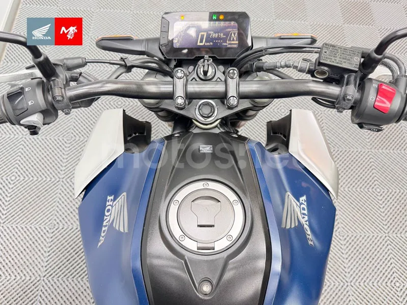 Honda CB125R - Vista 10