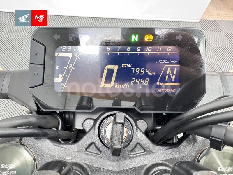 Honda CB125R - Vista 11