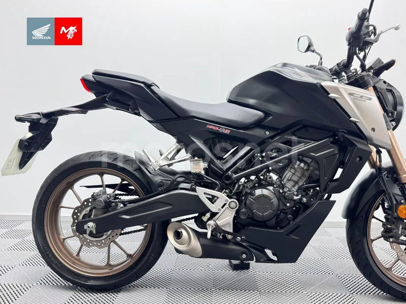 Honda CB125R - Vista 4