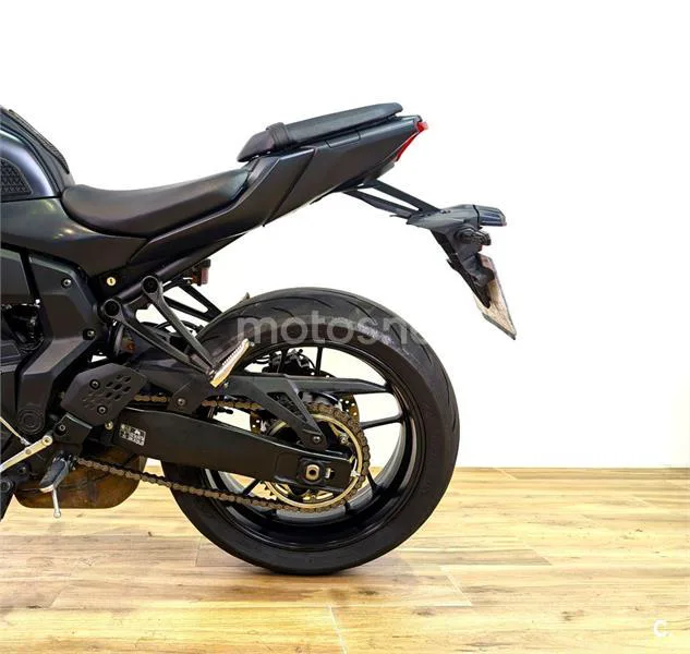 Yamaha MT-07 - Vista 9