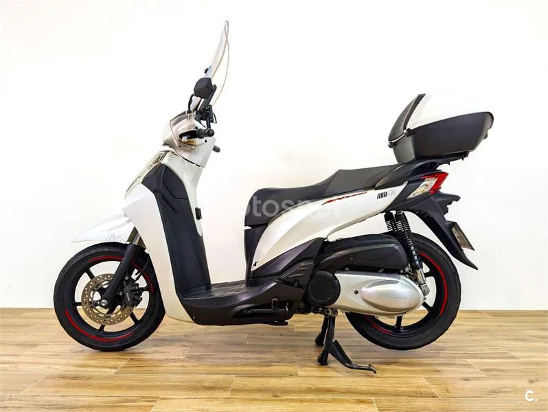 Honda SH300i - Vista 5