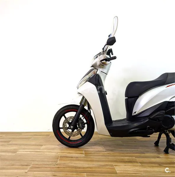 Honda SH300i - Vista 8