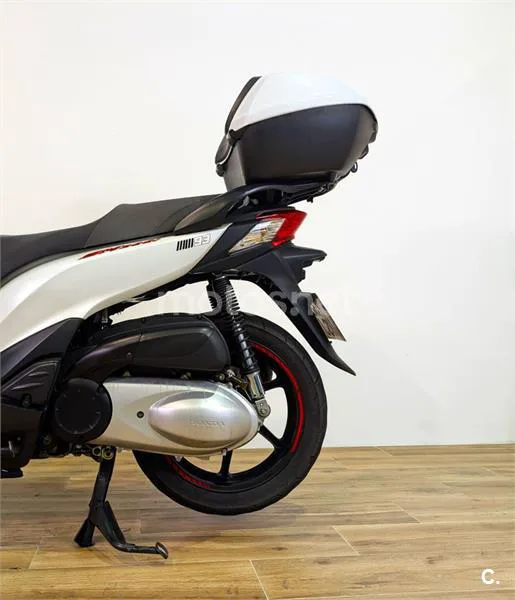 Honda SH300i - Vista 9