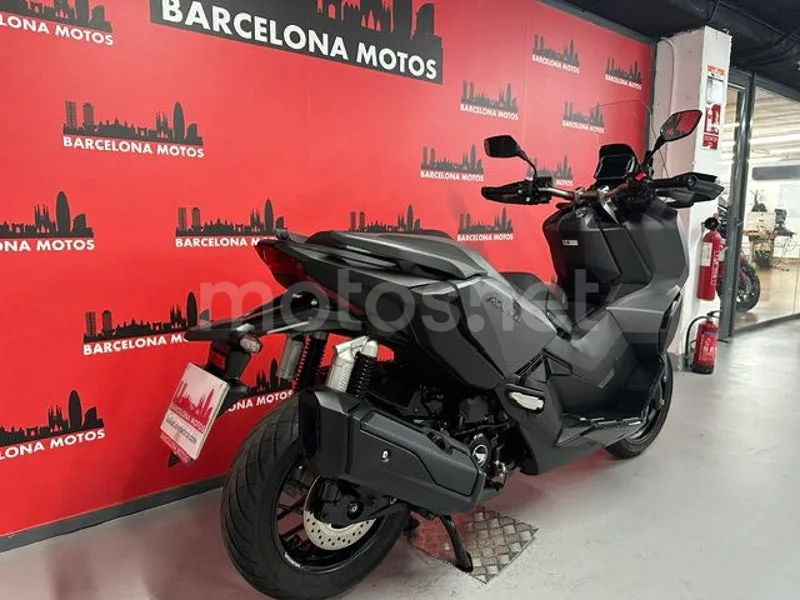 Honda ADV350 - Vista 5