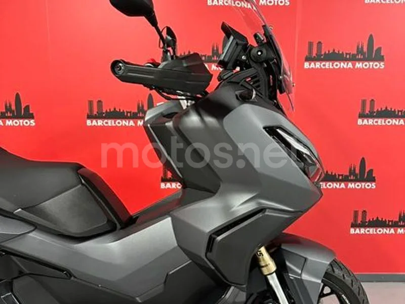 Honda ADV350 - Vista 8