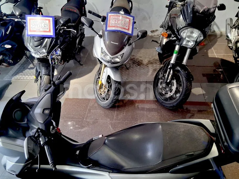 Yamaha NMAX - Vista 12