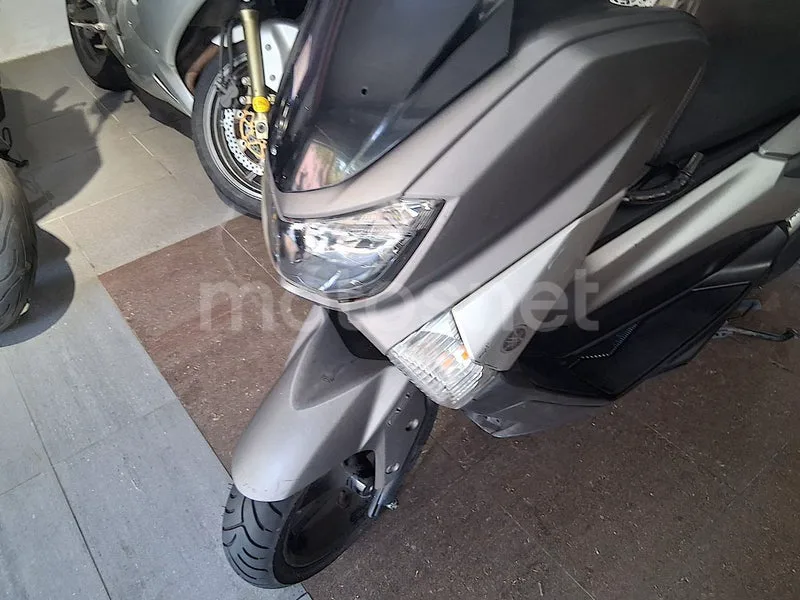 Yamaha NMAX - Vista 13