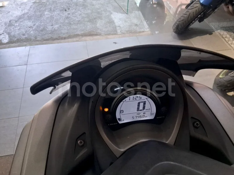 Yamaha NMAX - Vista 7