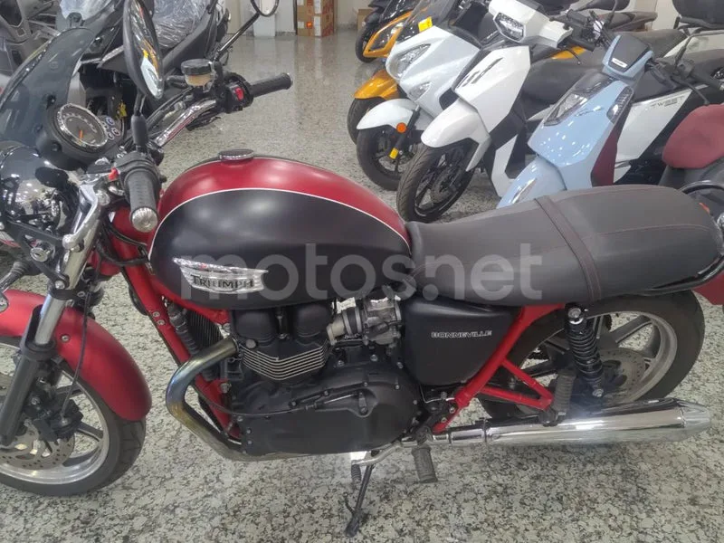 Triumph Bonneville - Vista 3