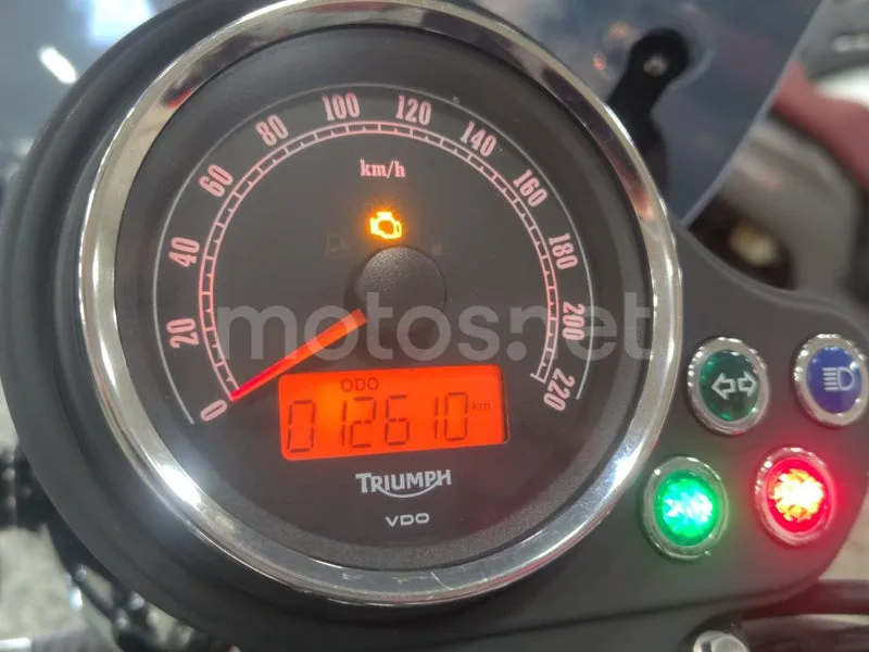 Triumph Bonneville - Vista 5